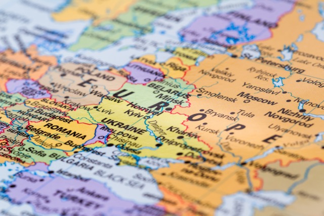 Map highlighting Baltic states: Estonia, Latvia, and Lithuania, with focus on their proximity to Russia and Belarus.